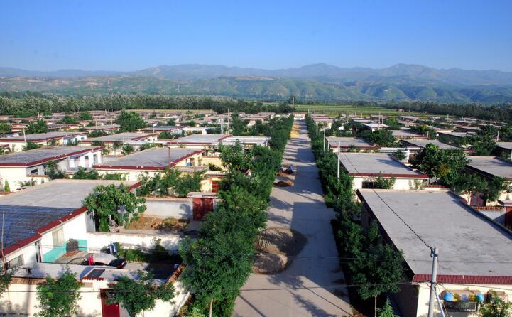 小型秸稈顆粒機的出現對新農村建設起到很大的幫助