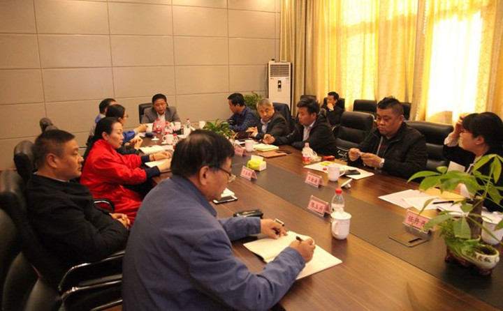 張局長指出,企業(yè)家要有三個(gè)思想支點(diǎn) 張局長指出,企業(yè)家要有三個(gè)思想支點(diǎn)