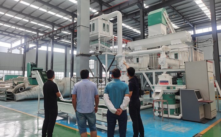 江蘇淮安客戶考察小麥秸稈顆粒機生產線設備 江蘇淮安客戶考察小麥秸稈顆粒機生產線設備